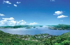 香港浅水湾道117号别墅，沙滩海景，背山面海诚意出售